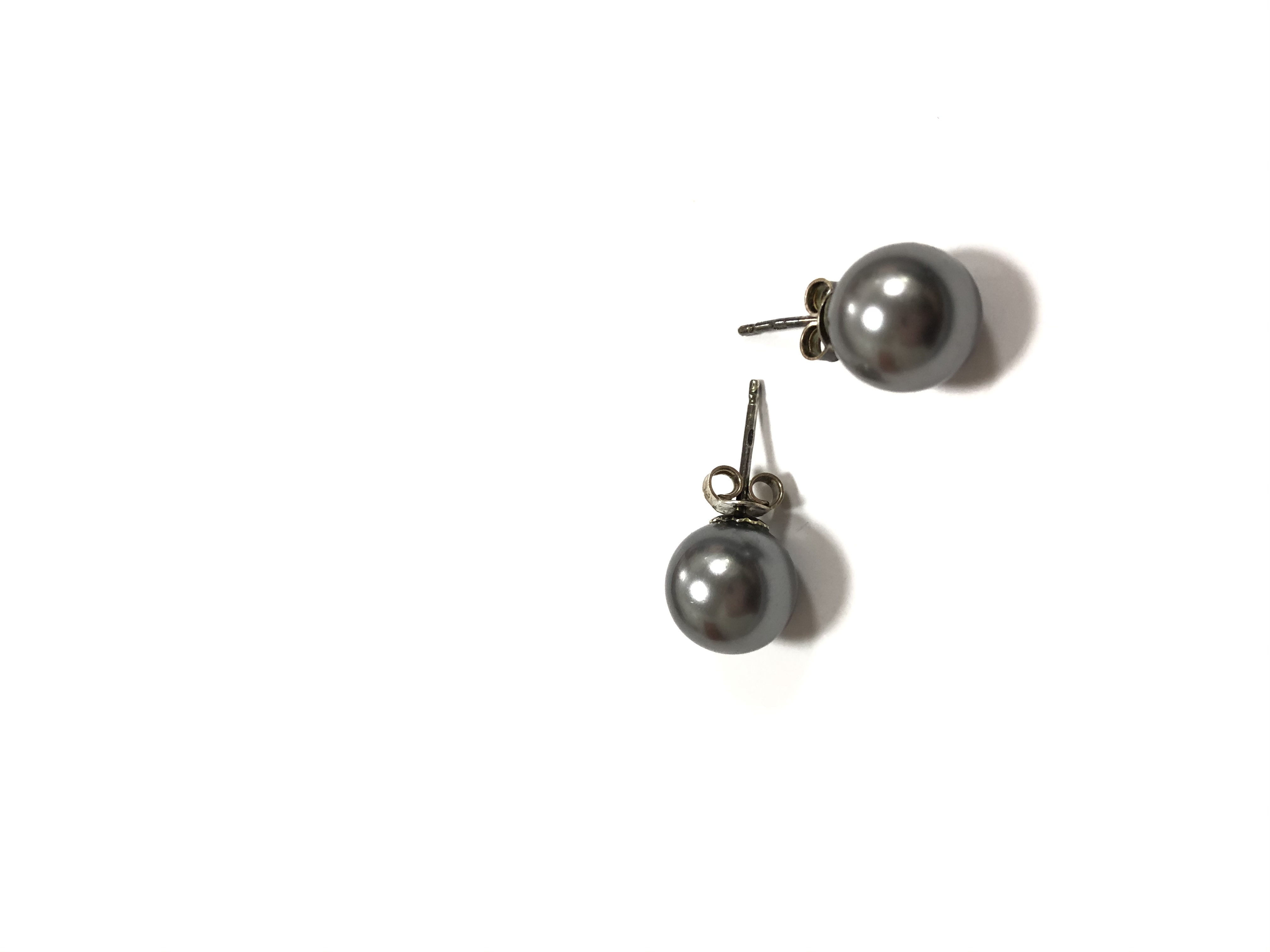 Orecchini perle grigie, orecchini lobo , perle di fiume , orecchini perle coltivate, perle grigie ,perle, fresh pearls earrings , grey pearl