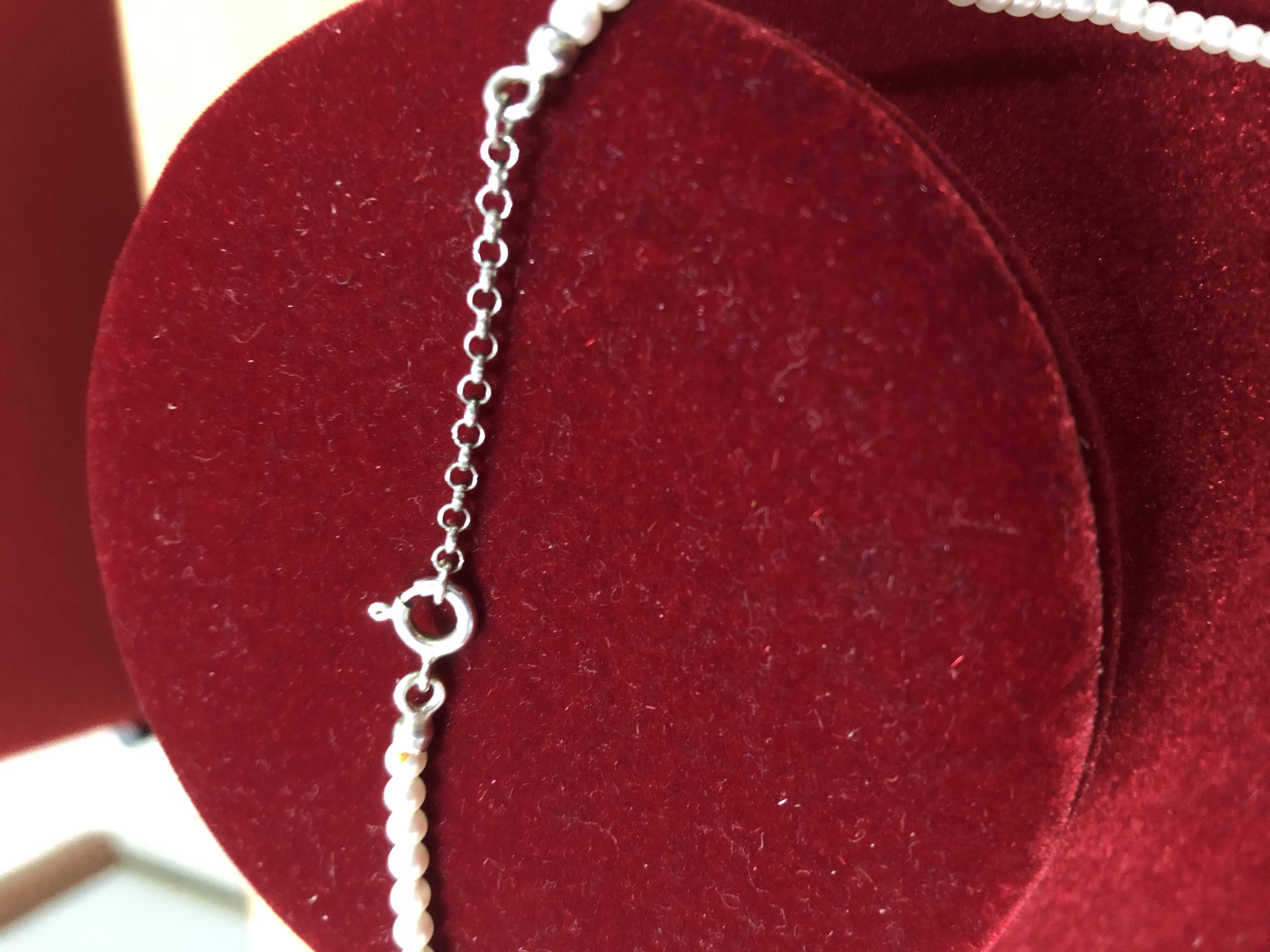 Collana di perline bianche e argento 925