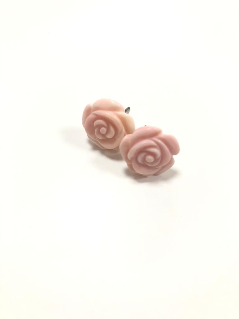 Orecchini Roselline realizzati in conchiglia rosa 