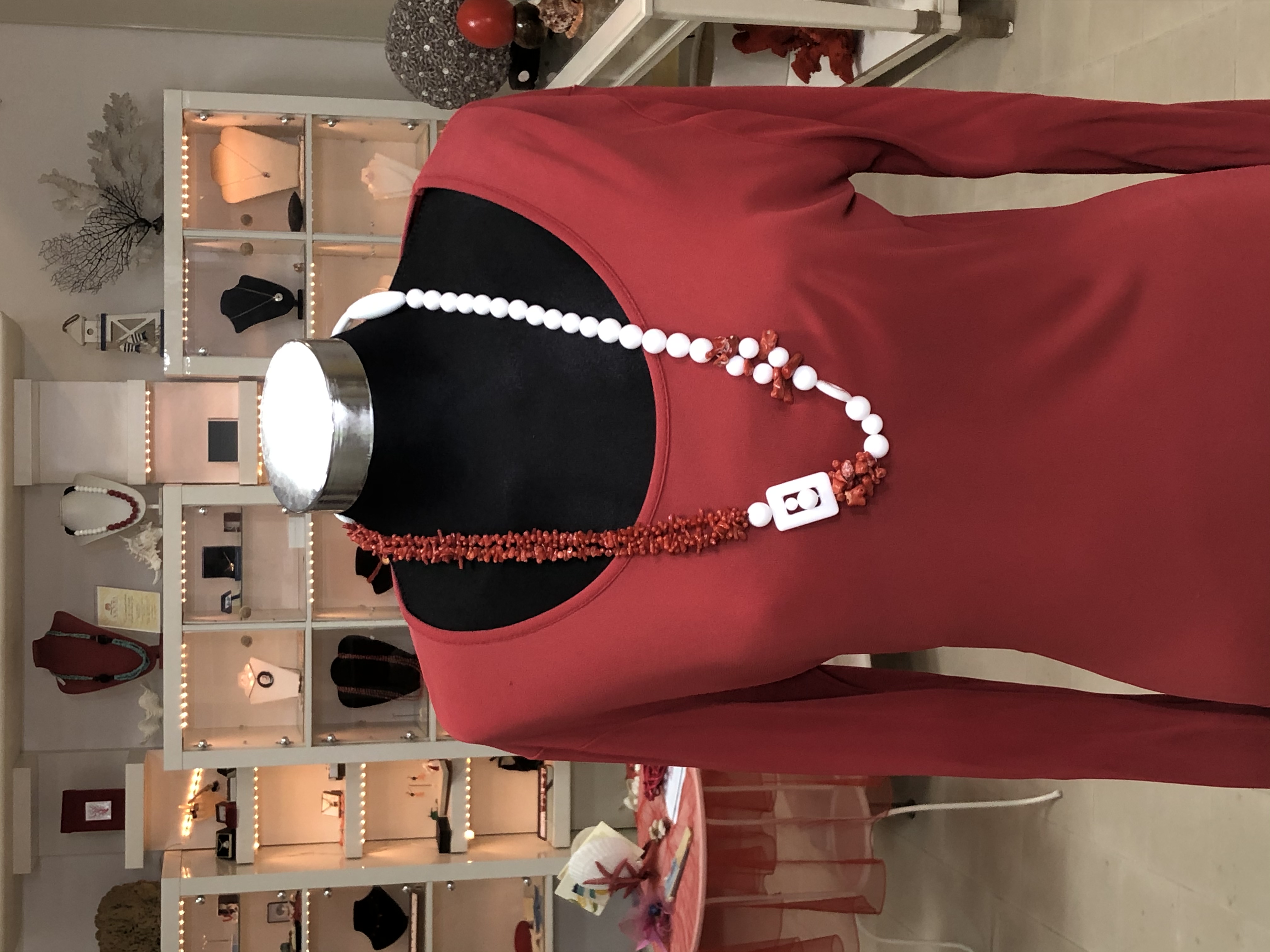 Collana con corallo rosso e Agata bianca